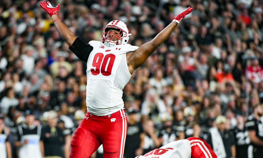Wisconsin football; Badgers defensive end James Thompson Jr.
