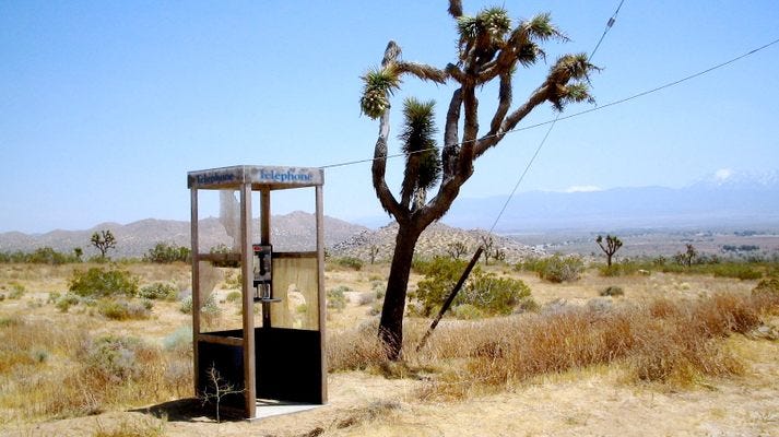 https://en.wikipedia.org/wiki/Mojave_phone_booth#/media/File:Mojave_Phone_Booth.jpg