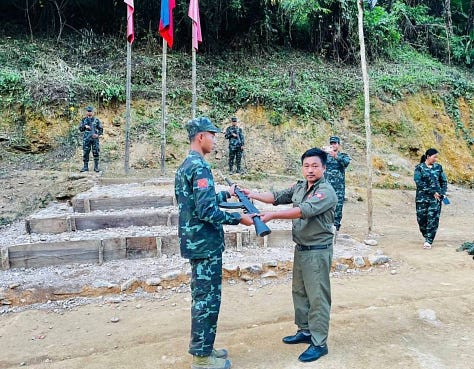 ပုံစာ - DPLA ခြောက်ကြိမ်မြောက်စစ်သင်တန်းဆင်းပွဲမြင်ကွင်း  ဓါတ်ပုံ - DPLF/DPLA