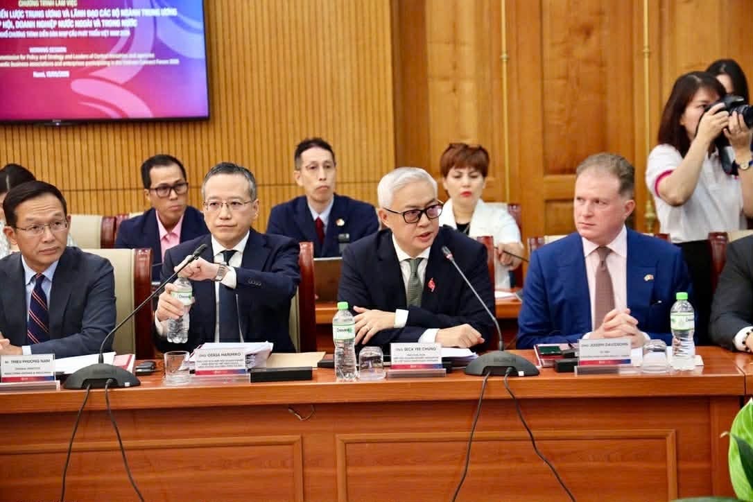 Đại diện các hiệp hội doanh nghiệp nước ngoài tại Việt Nam phát biểu. 
