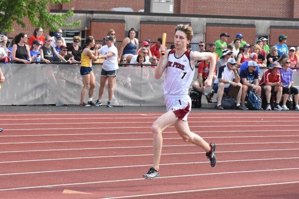 De Pere 3,200 relay De Pere 3,200 relay