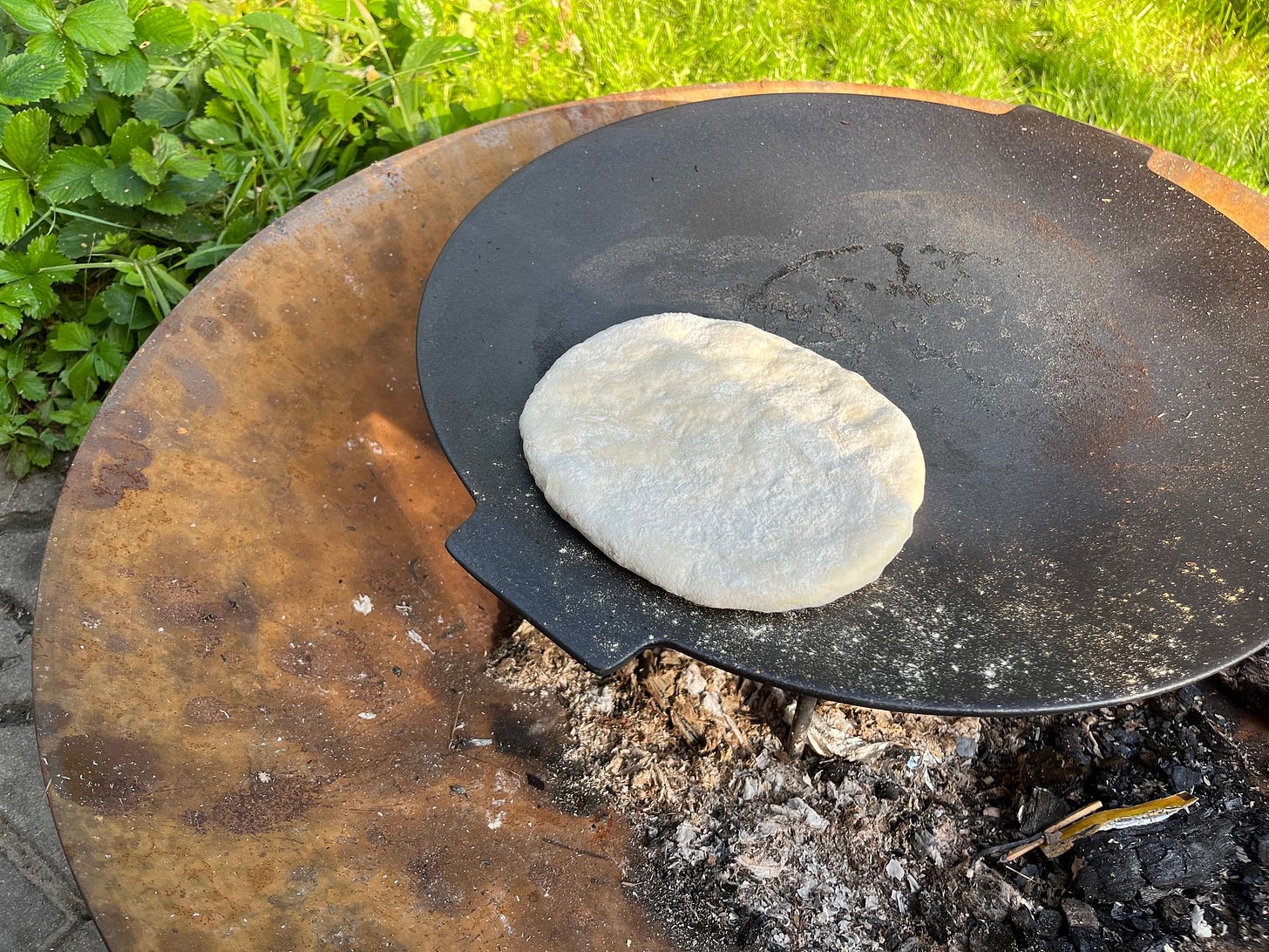Vaření na ohni část 5: pita chleba