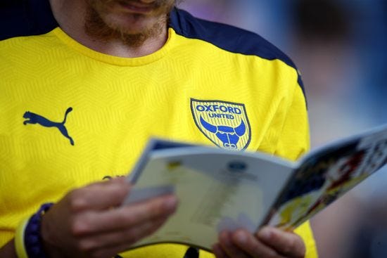 Oxford United Fan Reading Match Programme Foto de stock de contenido  editorial - Imagen de stock | Shutterstock Editorial