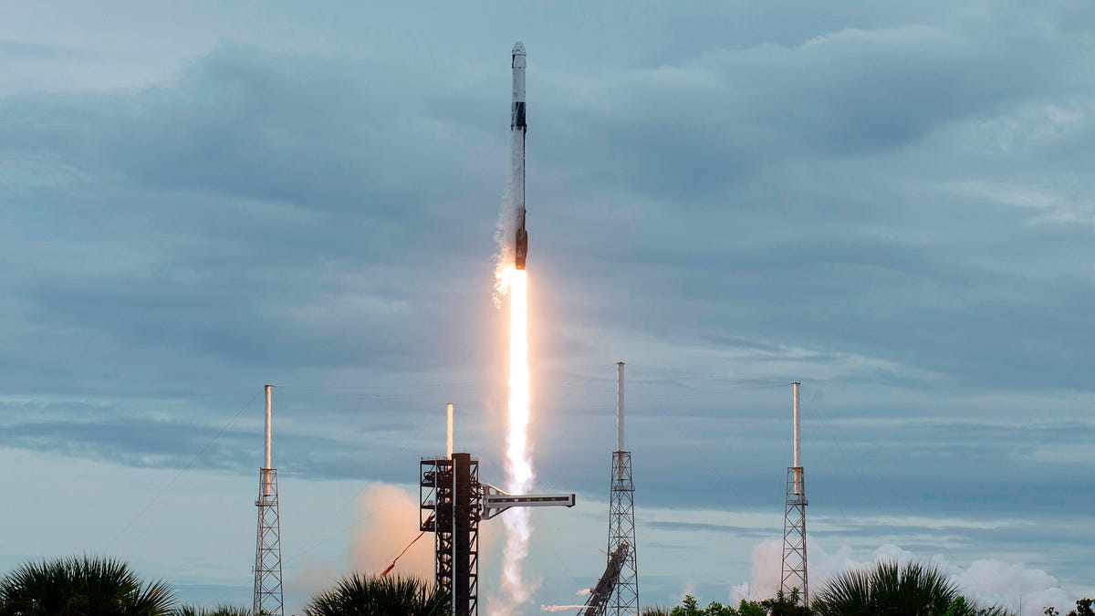 太空数据中心竞赛升温：Google 卫星在轨测试 TPU，Cowboy Space 推出轨道数据中心火箭