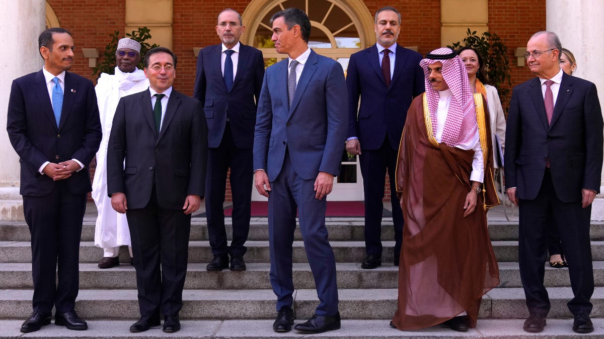 Sánchez on jatkuvasti flirttailut alistavien islamilaisten diktatuurien, kuten Qatarin kanssa, joka on Hamasin Palestiinan terroristijärjestön yksi pääsponsoreista.