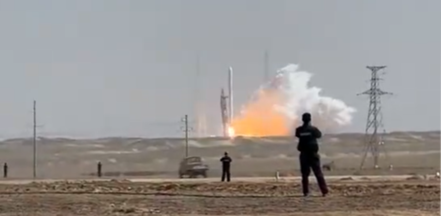Space Pioneer’s Tianlong-3 Y1 vehicle seen lifting off from a distance by staff at the Jiuquan Satellite Launch Center on April 3rd 2026.