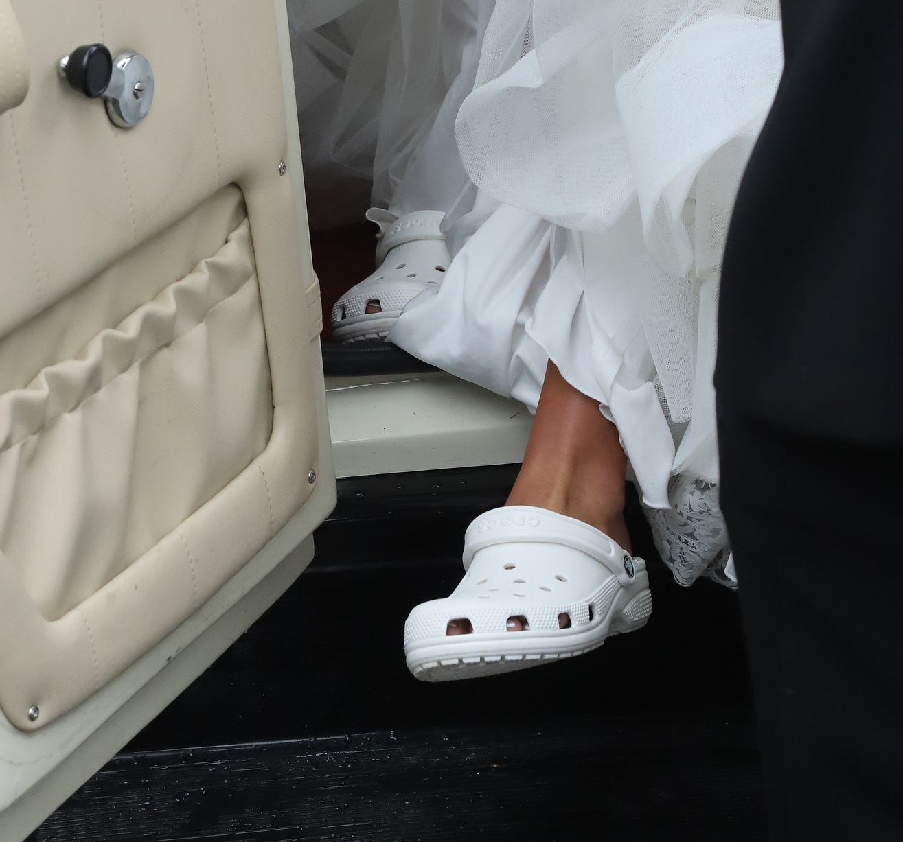 Venezuela Fury wedding pictures as 16-year-old wears Crocs and angry ...