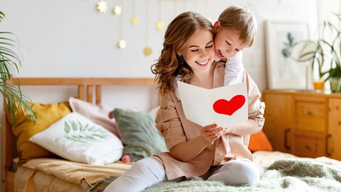 Poemas para madres, un regalo precioso para el Día de la Madre - Interflora