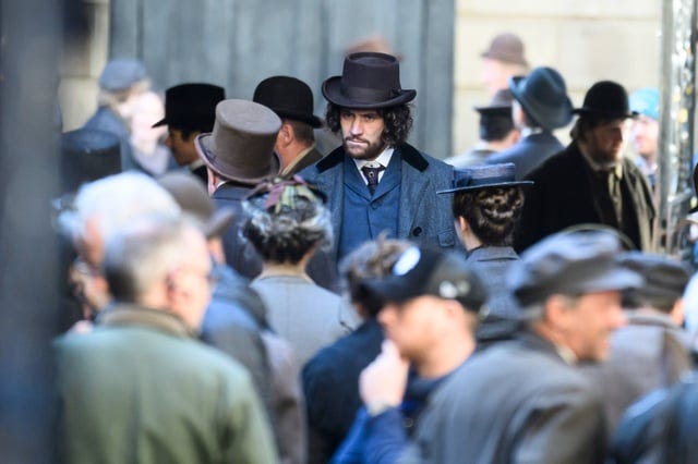 First photos of Josh O'Connor on the set of Joel Coen's Jack of Spades :  r/blankies