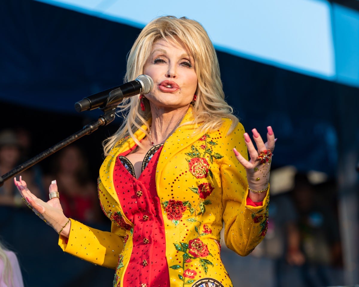 Dolly Parton (Carl Beust / Shutterstock.com)