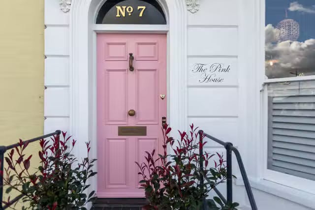 <p>Grab a seaside breakfast at this sweet B&B </p>