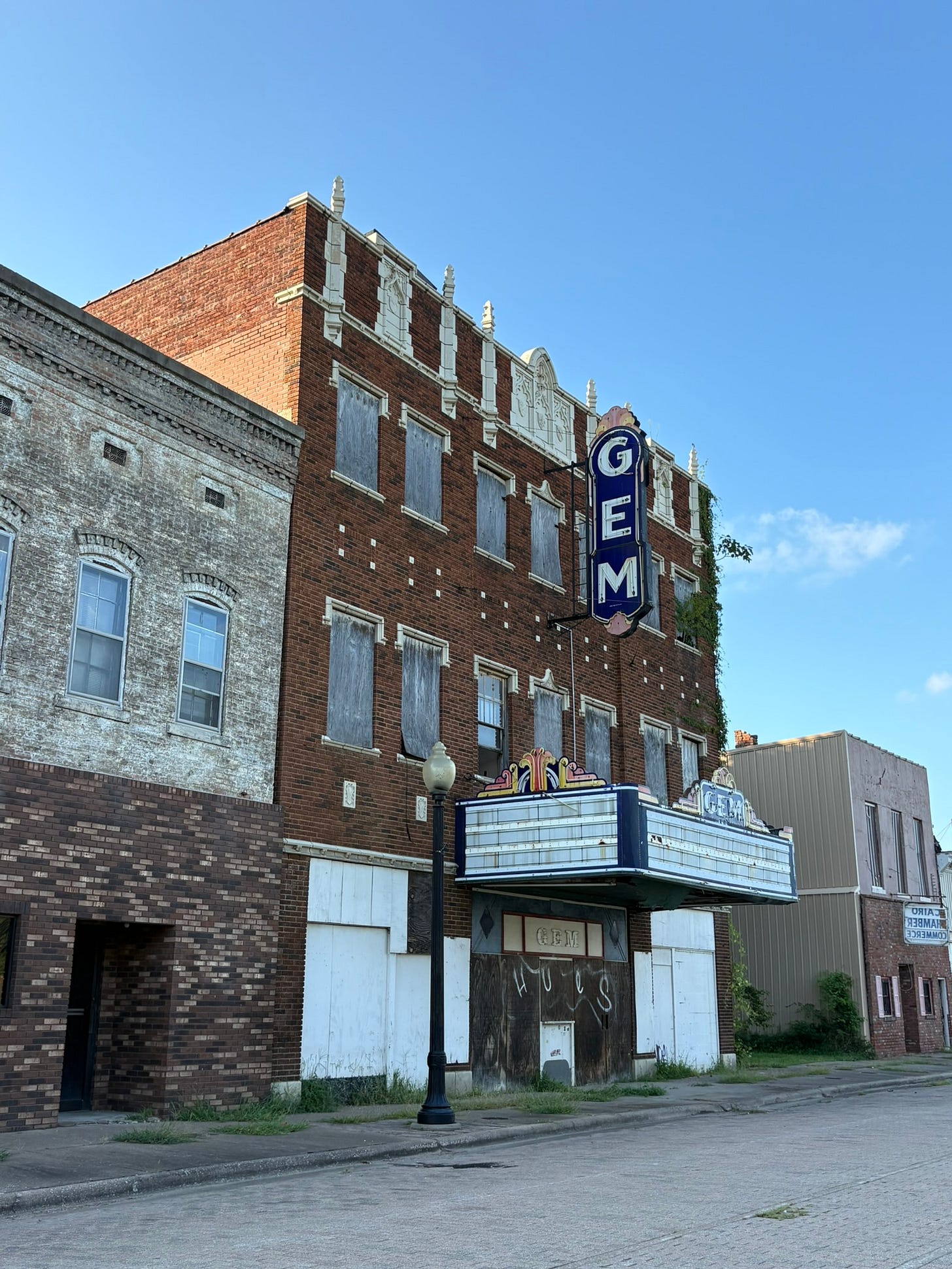 Street view of the GEM theater in Cairo, IL