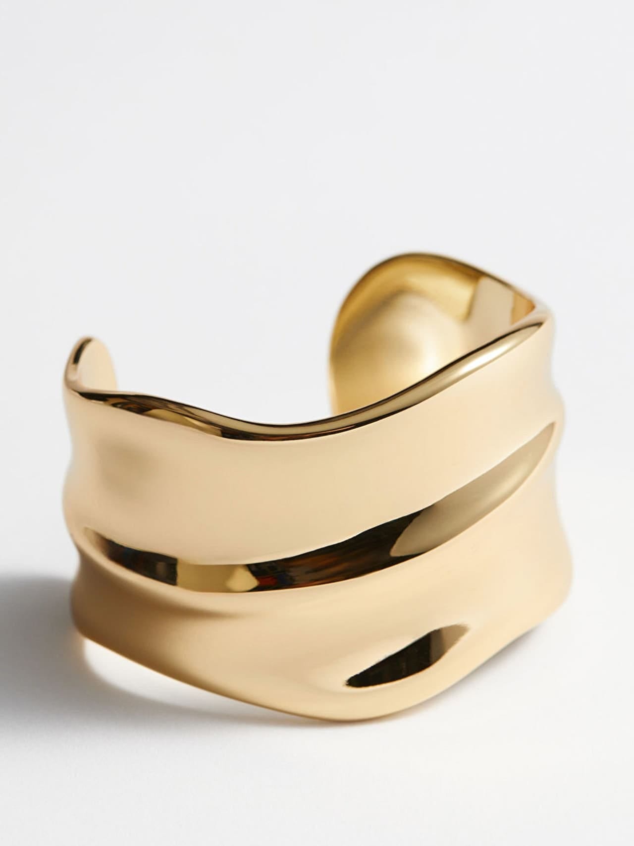 Wavy cuff bracelet