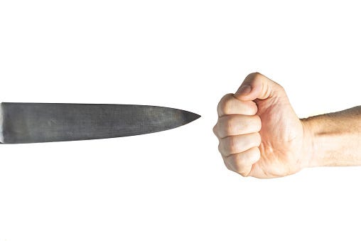 Foto de Dar Murro Em Ponta De Faca e mais fotos de stock de Adulto -  Adulto, Afiado, Asserção - iStock