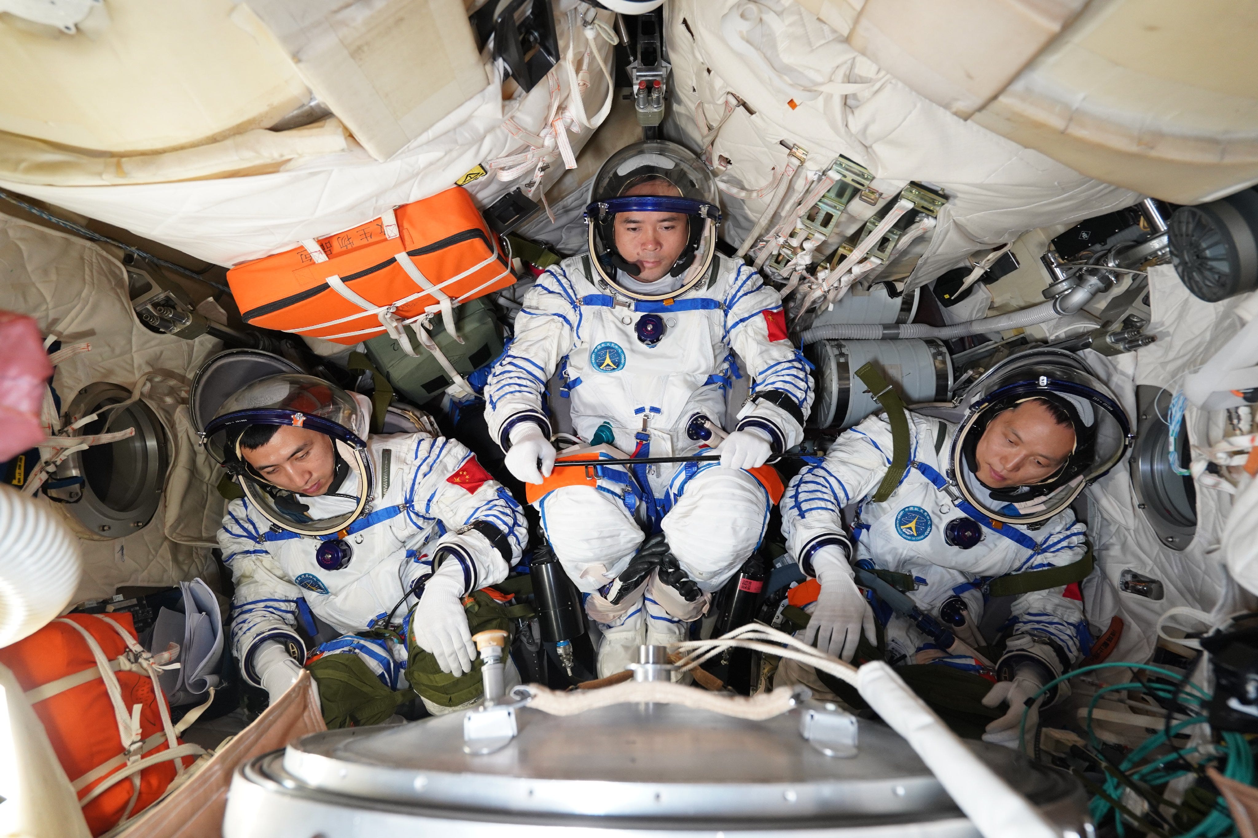 Shenzhou-21 Successfully Strides Into Orbit! [Long March 2F/G Y21]