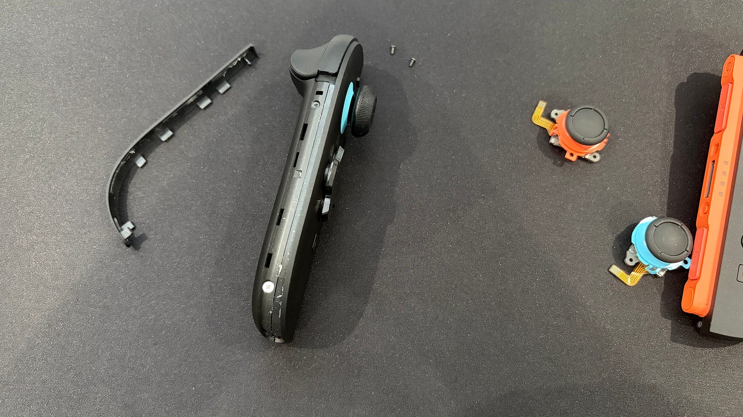 Nintendo Switch 2 Joy-Con 2 disassembly Nintendo Switch 2 Joy-Con 2 disassembly