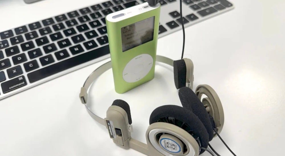 Na zdjęciu iPod mini i słuchawki Koss Porta Pro. Absolutnie kultowe sprzęty!