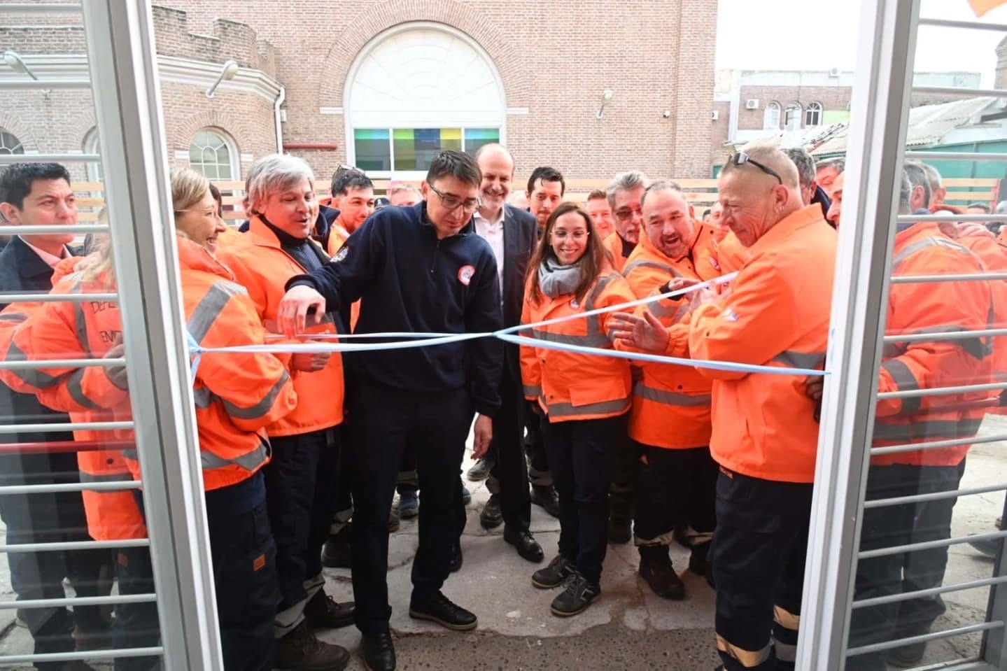 Puede ser una imagen de 7 personas