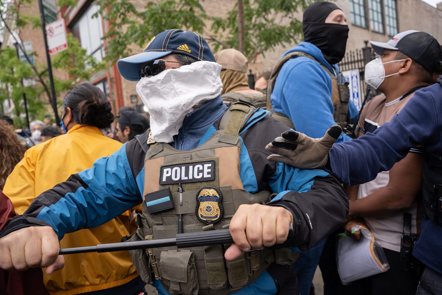 ICE Mass Arrests Spark Chaos In South Loop As Activists Fight To Disrupt  Operation