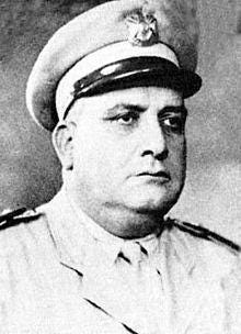 A person in a military uniform

Description automatically generated