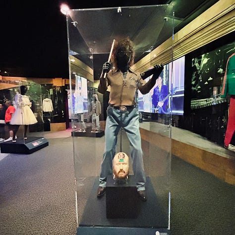 exhibits, displays, mannequins, lights, interactive