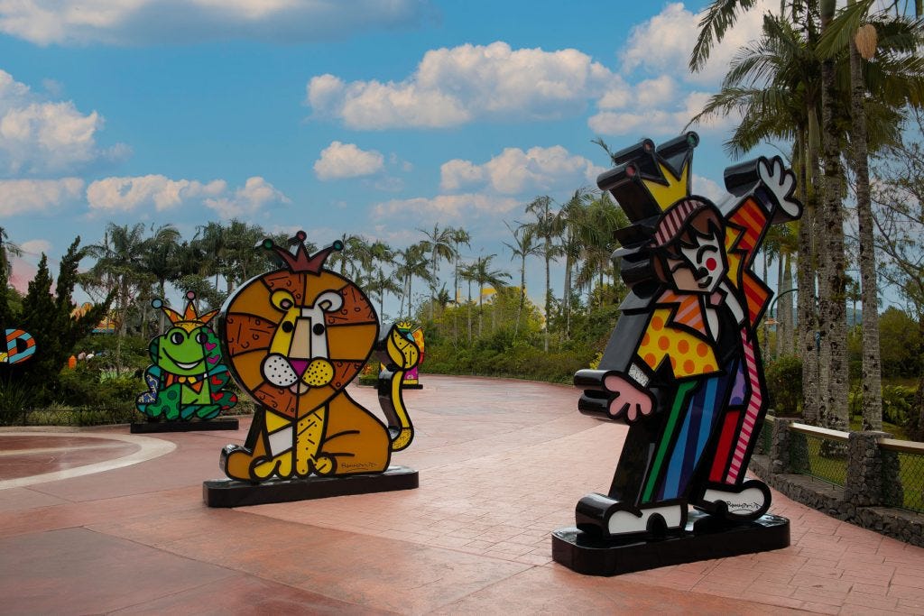 Romero Britto vem ao Brasil inaugurar uma de suas maiores exibições de  esculturas de arte no Beto Carrero World. - Destino Beto Carrero World