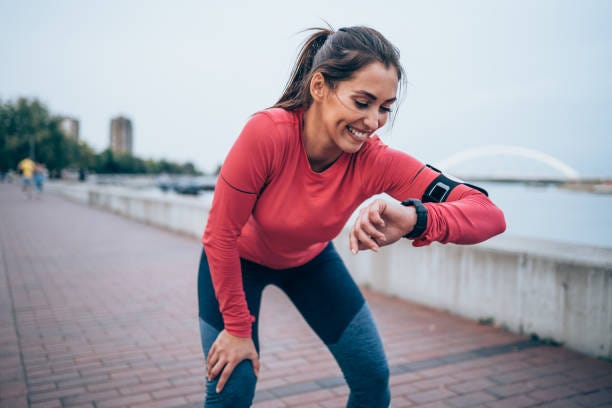 24,300+ Smart Watch Running Stock Photos, Pictures & Royalty-Free Images -  iStock | Smart watch exercise, Runner