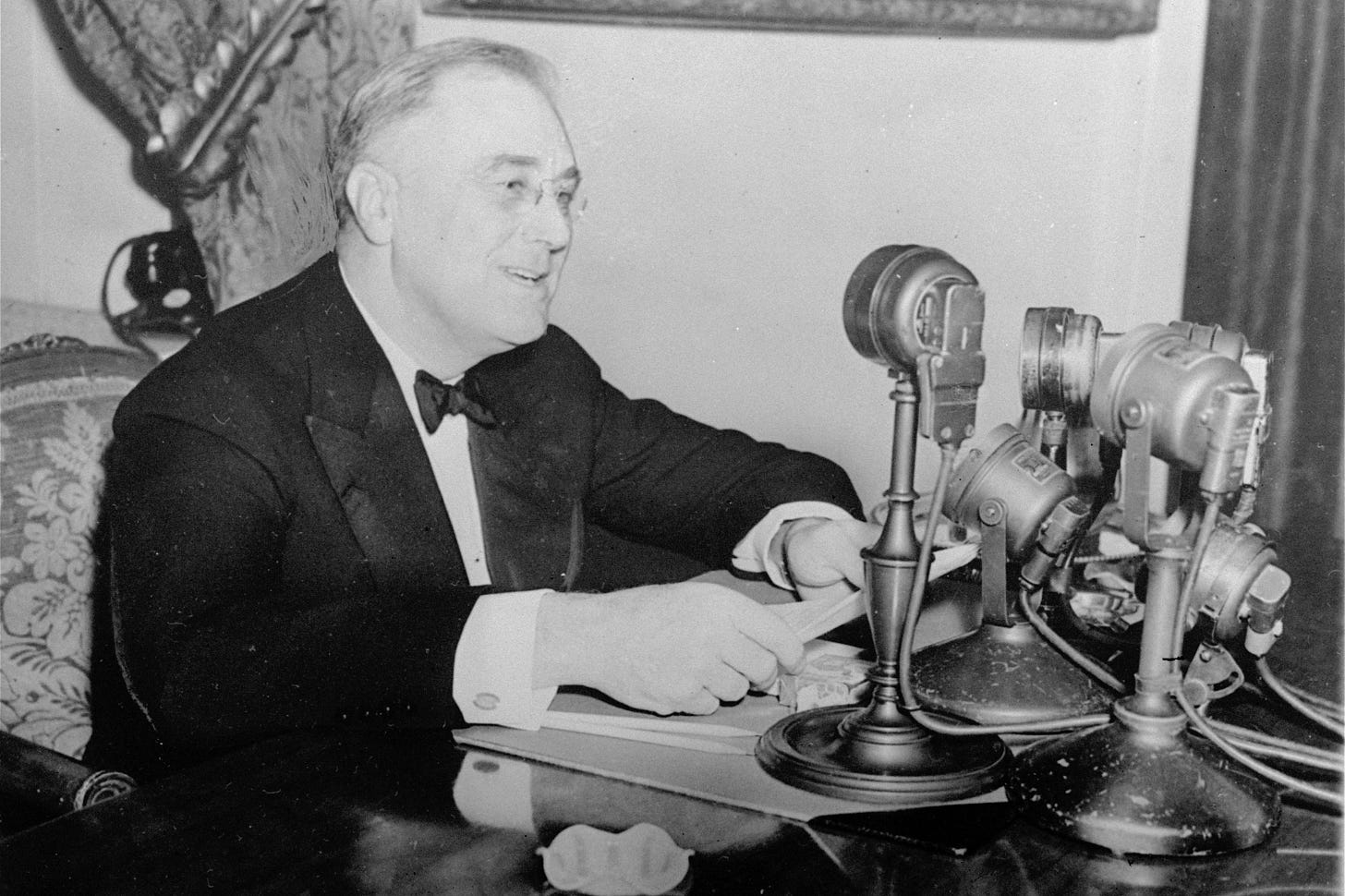 FDR delivers first 'fireside chat,' March 12, 1933 - POLITICO FDR delivers first 'fireside chat,' March 12, 1933 - POLITICO