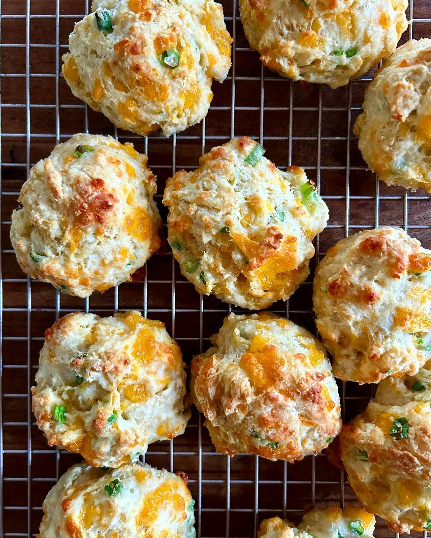 Cheddar Scallion Drop Biscuits. | harvestandnourish.com