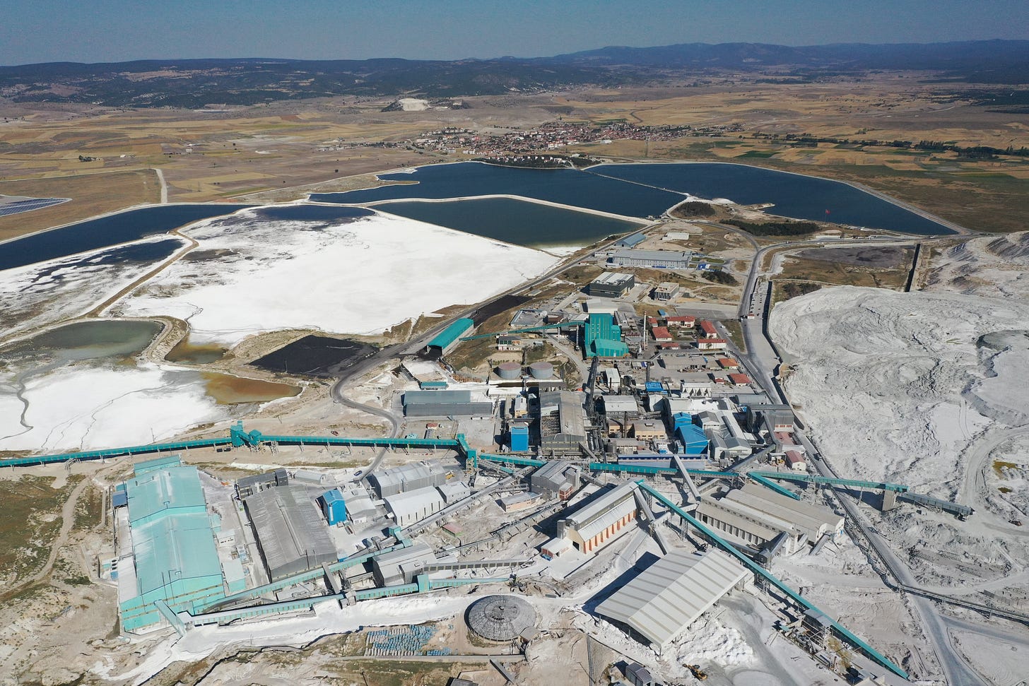 Eti Mine Works, a lithium mine in Eskisehir, Turkey. (Photo: Getty Images)