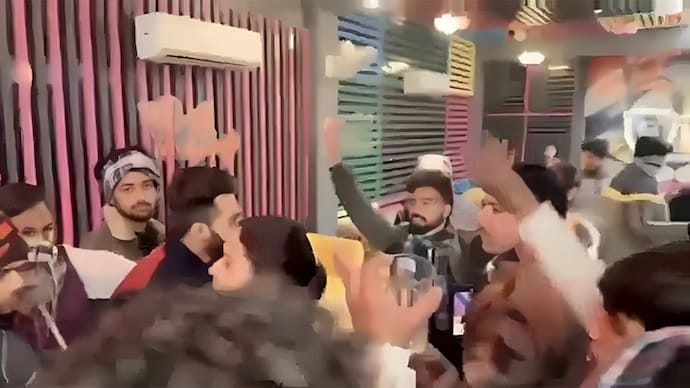 Bajrang Dal storms UP cafe, assaults 2 Muslim youths attending Hindu  friend's party - India Today