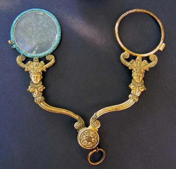 French empire gilt scissors-glasses c. 1805. (Public domain) French empire gilt scissors-glasses c. 1805. (Public domain)