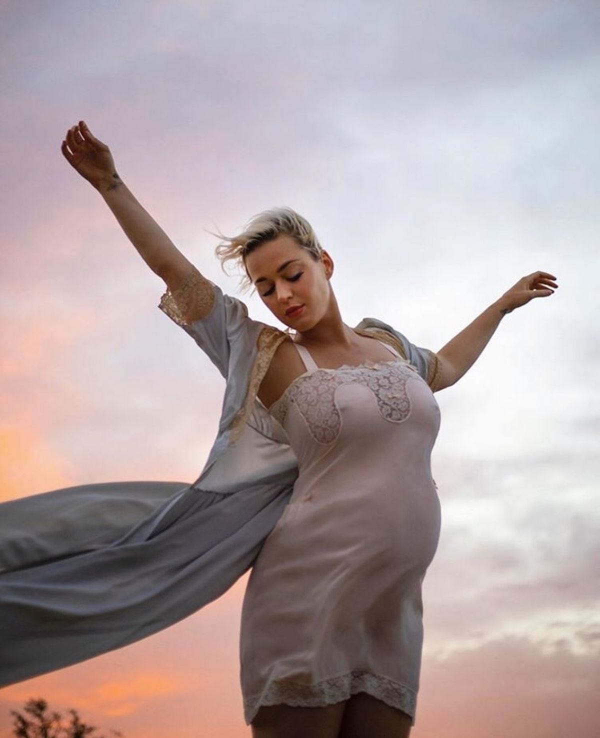 Pregnant KATY PERRY – Daisies Music Video Promos – HawtCelebs Pregnant KATY PERRY – Daisies Music Video Promos – HawtCelebs
