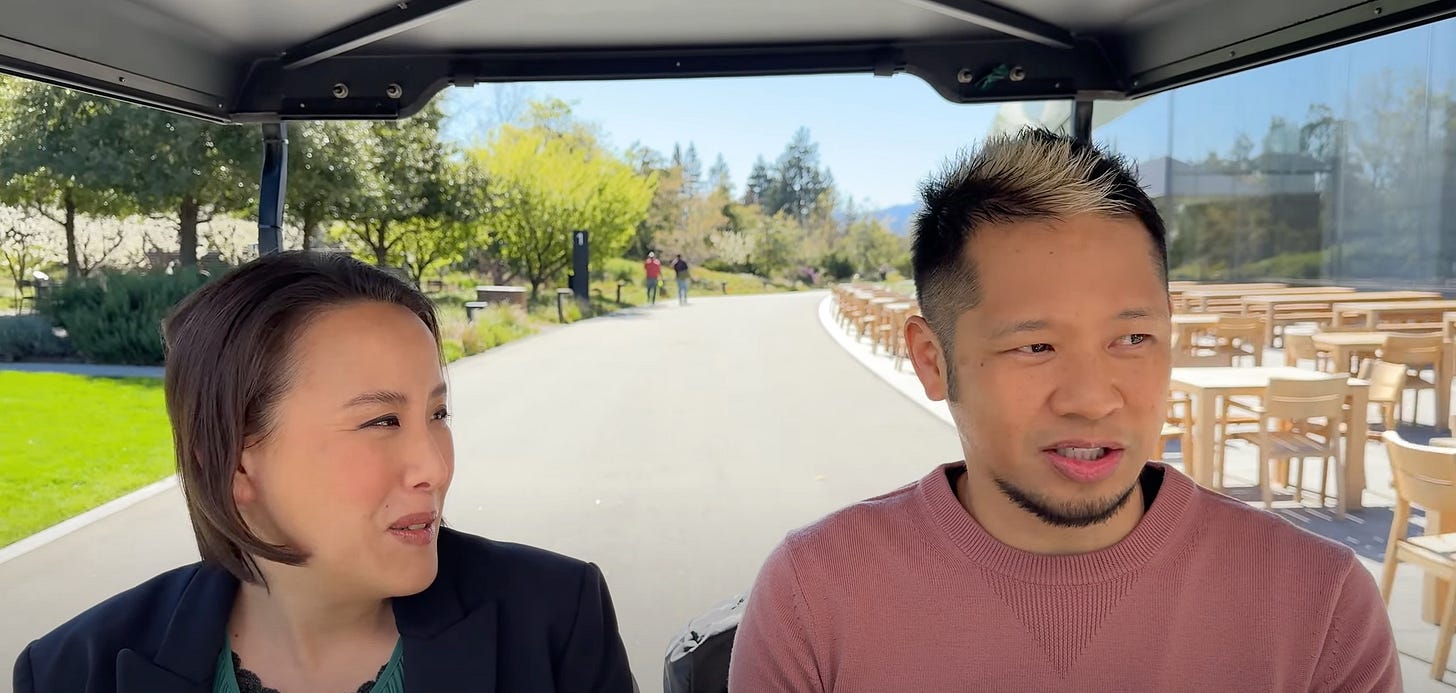 Brian Tong entrevistando a Kaiann Drance en el Apple Park Brian Tong entrevistando a Kaiann Drance en el Apple Park