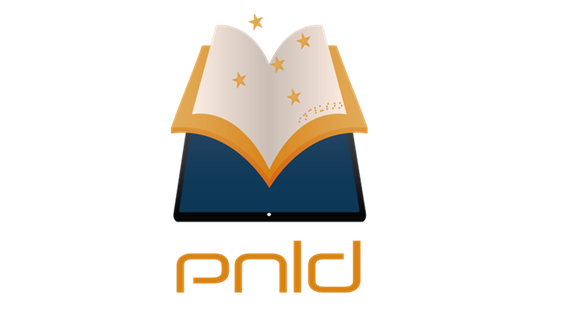 #descrevemospravocê  Logotipo do PNLD, sigla para o Programa Nacional do Livro e do Material Didático. A imagem apresenta um livro aberto, com páginas em tons de bege e contornos alaranjados, posicionado sobre um dispositivo digital de cor azul-escura, que lembra um tablet ou leitor de livros eletrônicos. O dispositivo tem formato retangular com cantos arredondados e um pequeno ponto central na borda inferior, sugerindo um botão ou luz indicadora.  O livro está levemente inclinado para cima, com as páginas centrais formando um “V” e dando a sensação de movimento ou leveza. Sobre as páginas, cinco estrelas alaranjadas parecem flutuar, representando o conhecimento, a criatividade ou a expansão do saber. No canto superior direito da página do livro, há uma pequena sequência de pontos que remete ao sistema braille, sugerindo acessibilidade para pessoas com deficiência visual.  Abaixo da imagem, está a palavra “pnld” escrita em letras minúsculas, arredondadas e na cor laranja com efeito de brilho, em um estilo moderno e amigável. O fundo da imagem é preto, o que ajuda a destacar os elementos visuais em tons vibrantes.  O logotipo transmite a ideia de integração entre o livro físico e o digital, além do compromisso com a inclusão e o acesso à leitura para todos.