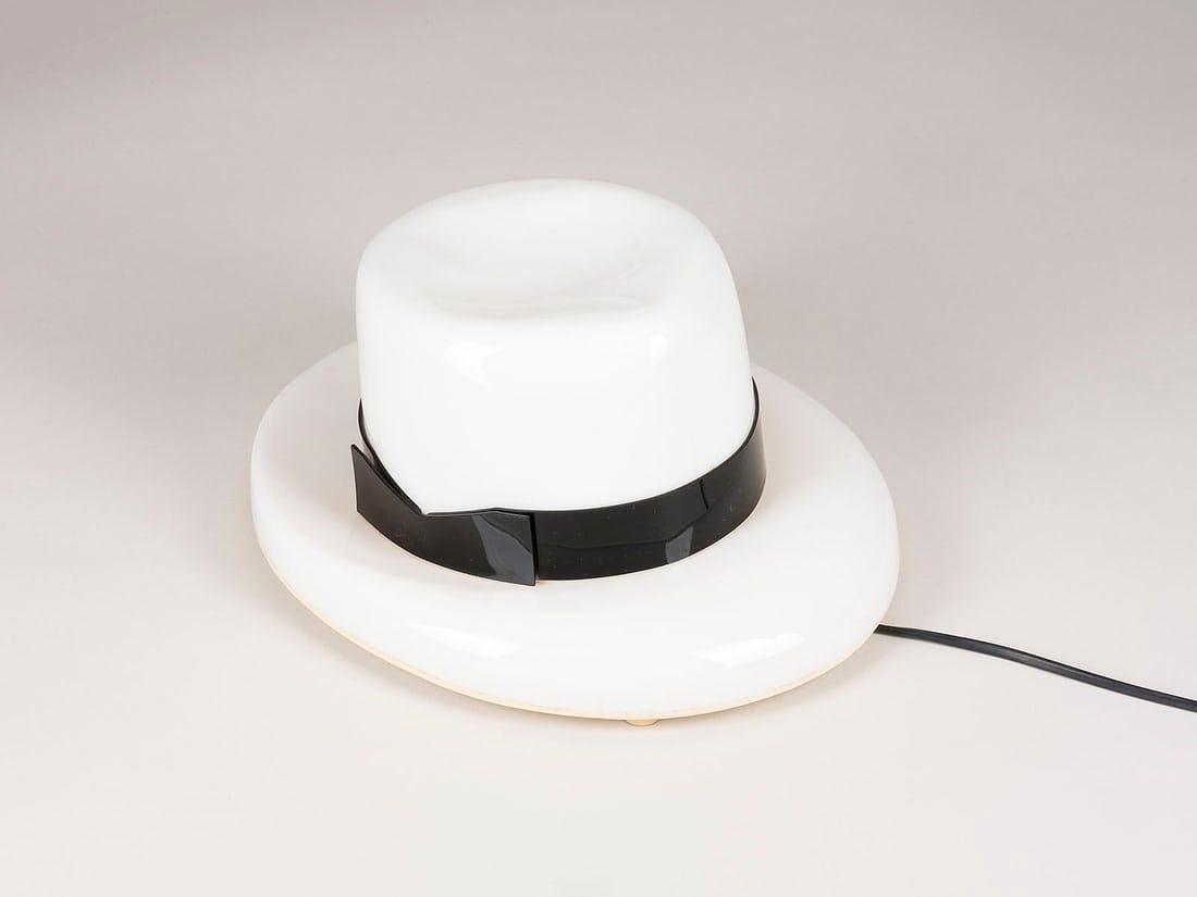 L' ISOLA CHE NON C' E (IM STILE VON) – POP ART WANDLEUCHTE / TISCHLAMPE 'FEDORA HUT'