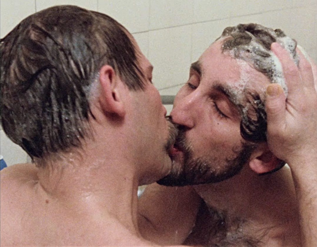 Bernd and Frank kissing in the bath in "Taxi Zum Klo" (1981)