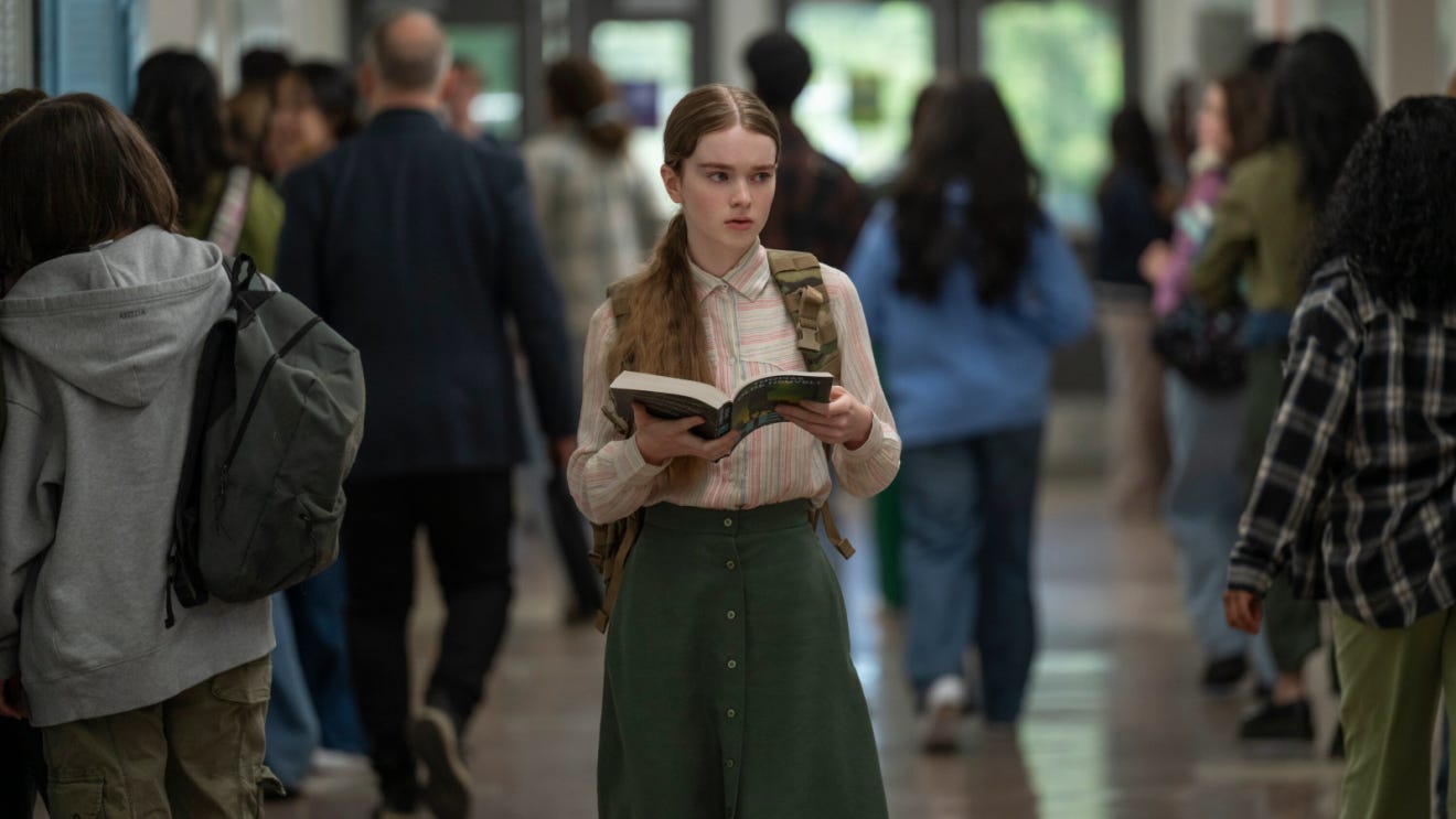 Summer H. Howell als Carrie White op school in de Prime Video-serie Carrie uit 2026 Summer H. Howell als Carrie White op school in de Prime Video-serie Carrie uit 2026