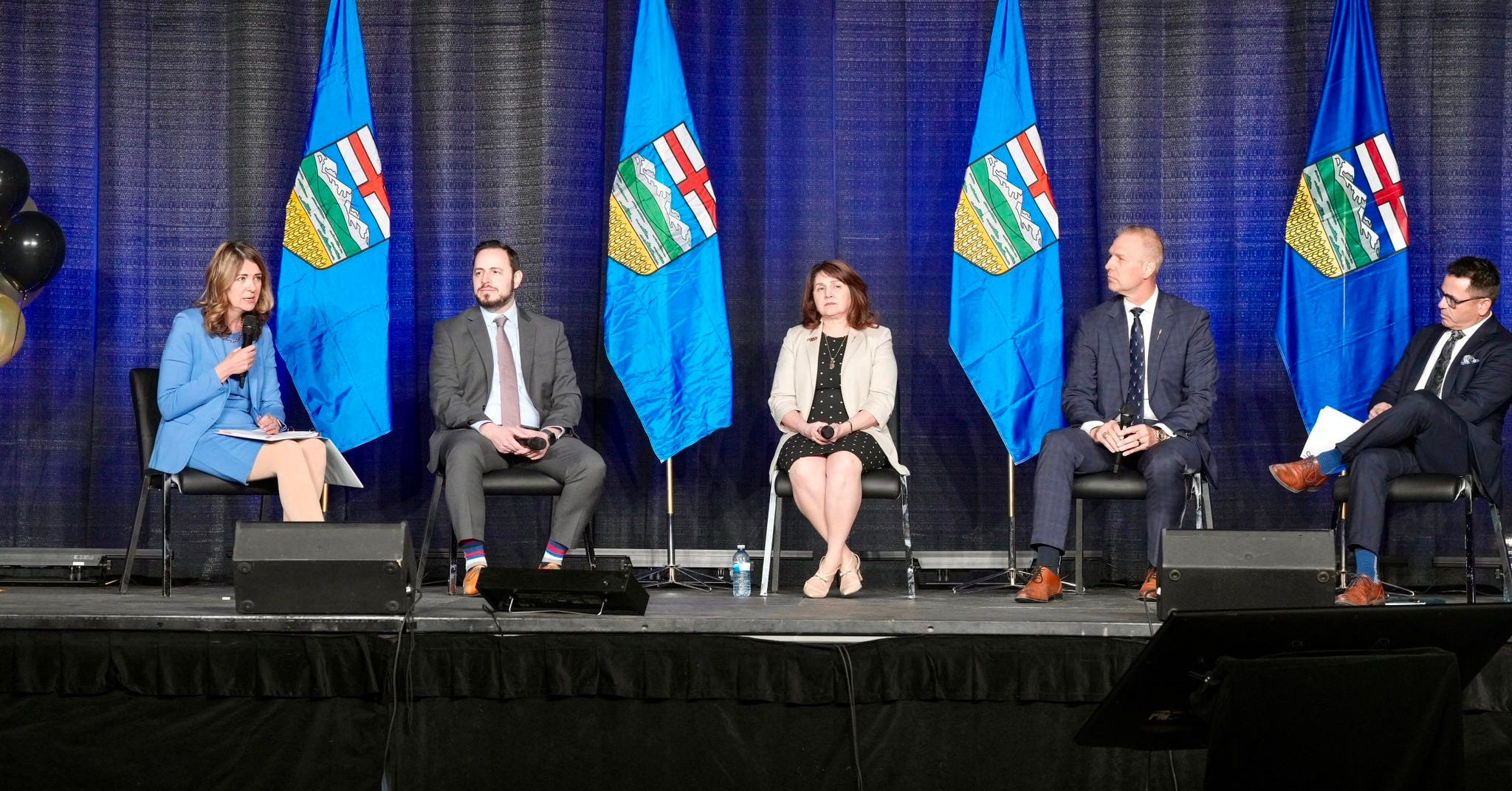 Alberta: Smith reaffirms ideological school flag ban