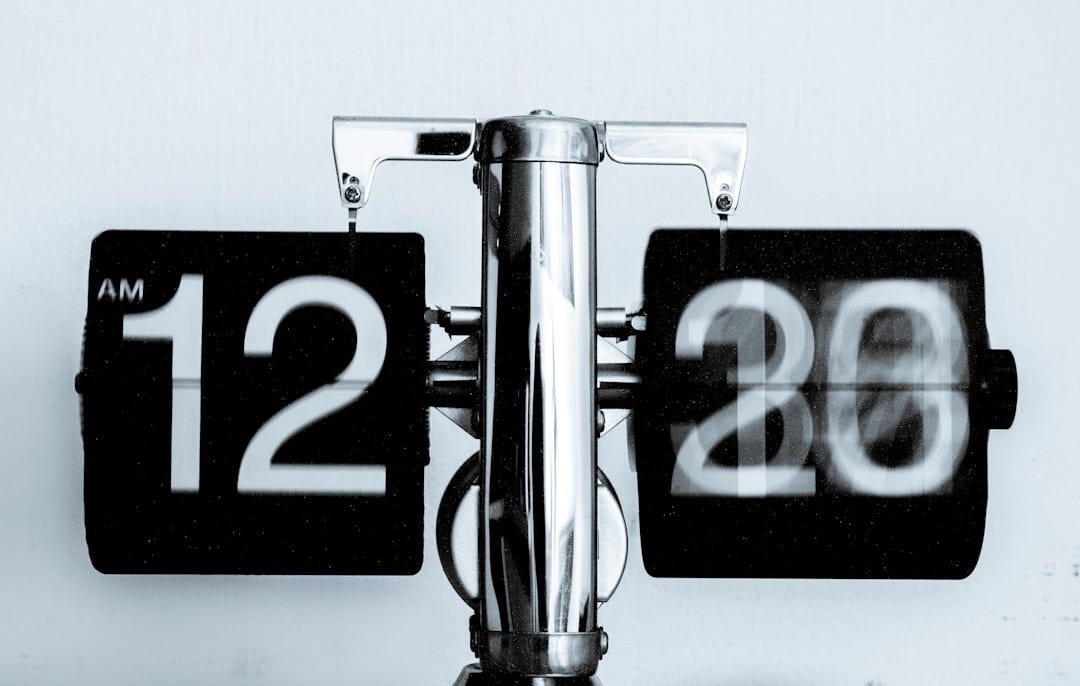 analog clock at 12 am