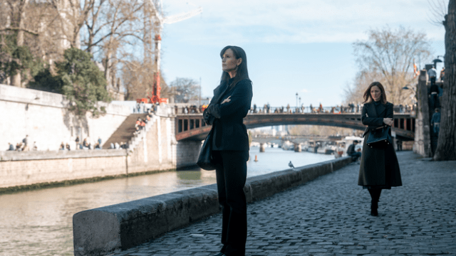 Jennifer Garner and Judy Greer in "The Last Thing He Told Me."