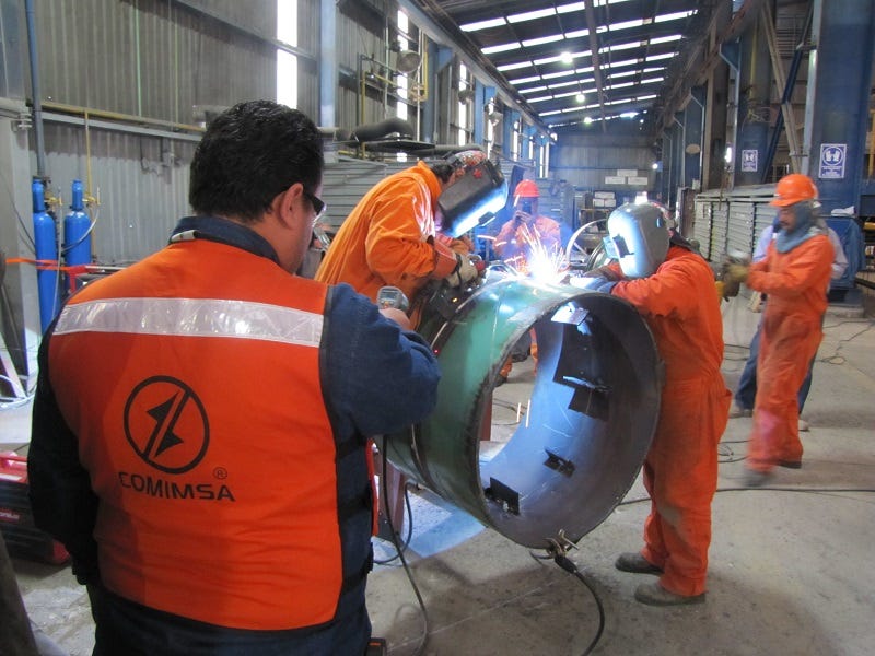 Trabajadores de Comimsa en Saltillo, Coahuila. Comimsa es un centro de investigación financiado por el Gobierno federal que en 2015 contrató los servicios de Buró Laboral México. Foto: Cortesía Conacyt (hoy Secihti)