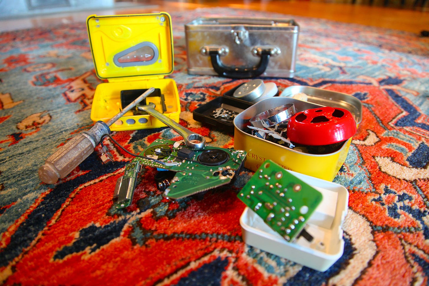 Rather than throwing away your broken gadgets like alarm clocks and an ... Rather than throwing away your broken gadgets like alarm clocks and an ...
