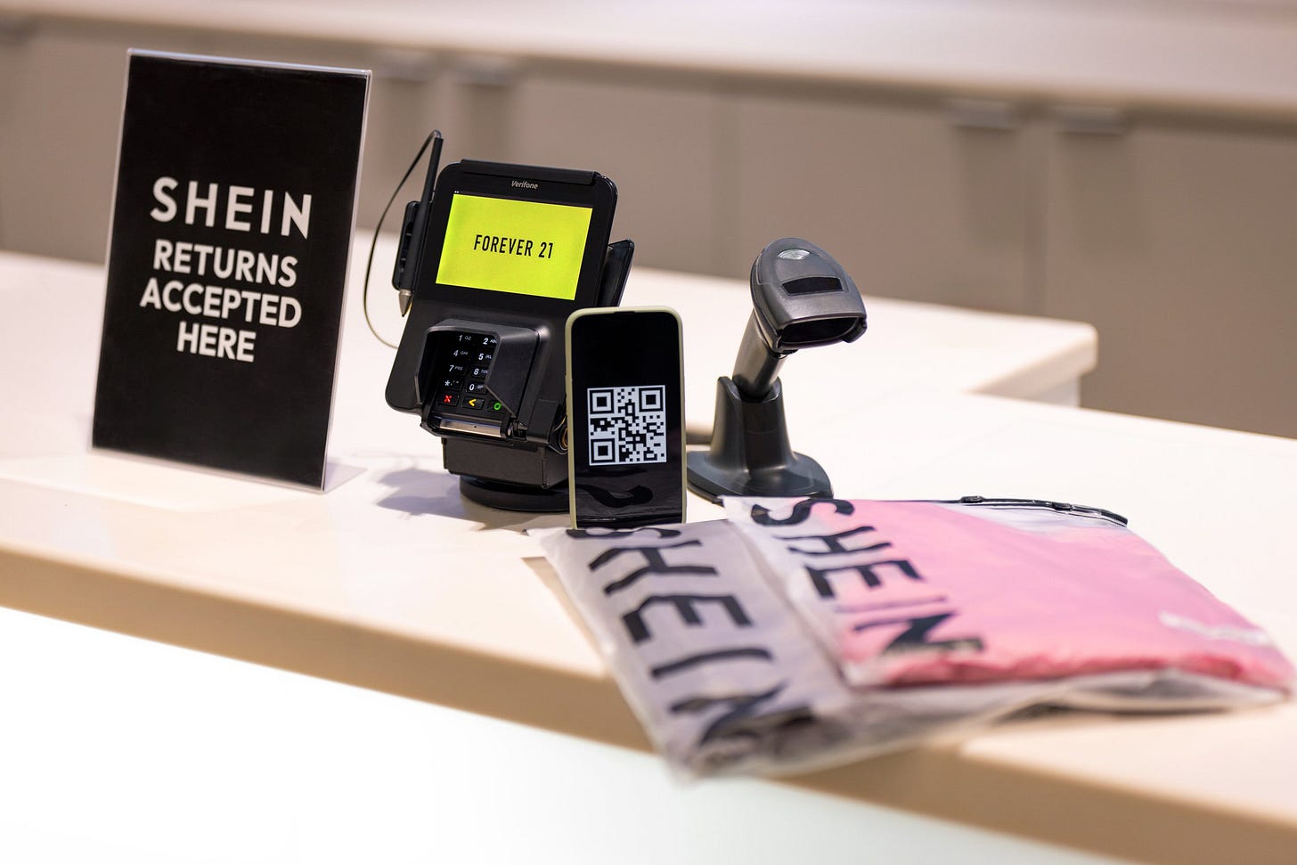 JakobLayman.0424.HappyReturnsForever21_671-edit (1).jpg