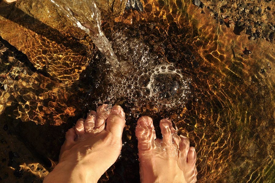 Feet cooling in a stream