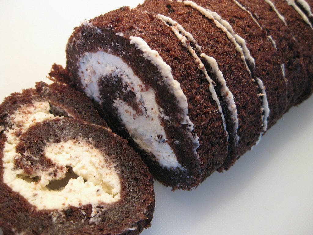 Swiss roll slices | Slicing up the swiss roll to make the fi… | Flickr