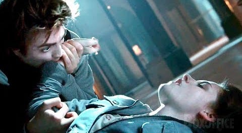 Edward bites Bella | Twilight Final Fight - YouTube