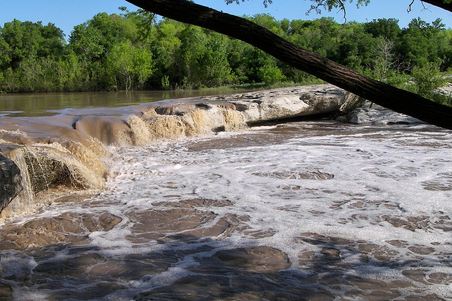 File:McKinney upper falls flooding 2007.jpg - Wikimedia Commons