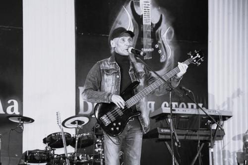 Скоропостижно скончался музыкант из башкирской рок-группы Ирек Атанов Скоропостижно скончался музыкант из башкирской рок-группы Ирек Атанов