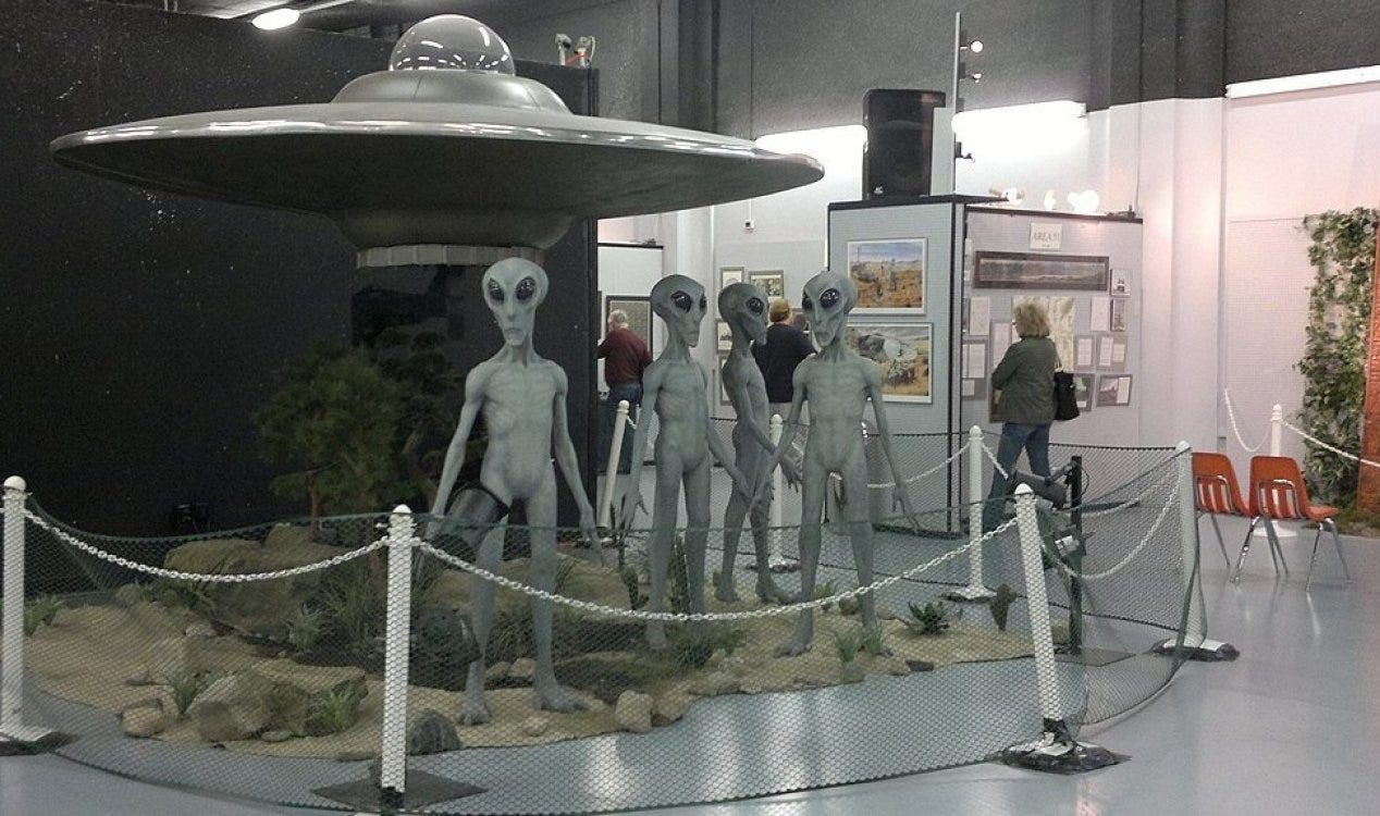 Museu de OVNIs de Roswell no Novo México comemora marco importante. Museu de OVNIs de Roswell no Novo México comemora marco importante.